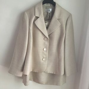 LeSuit Ivory Skirt Suit - 18W - Never Worn